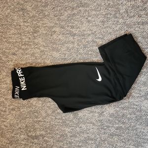 Cropped Nike Pro Pants
